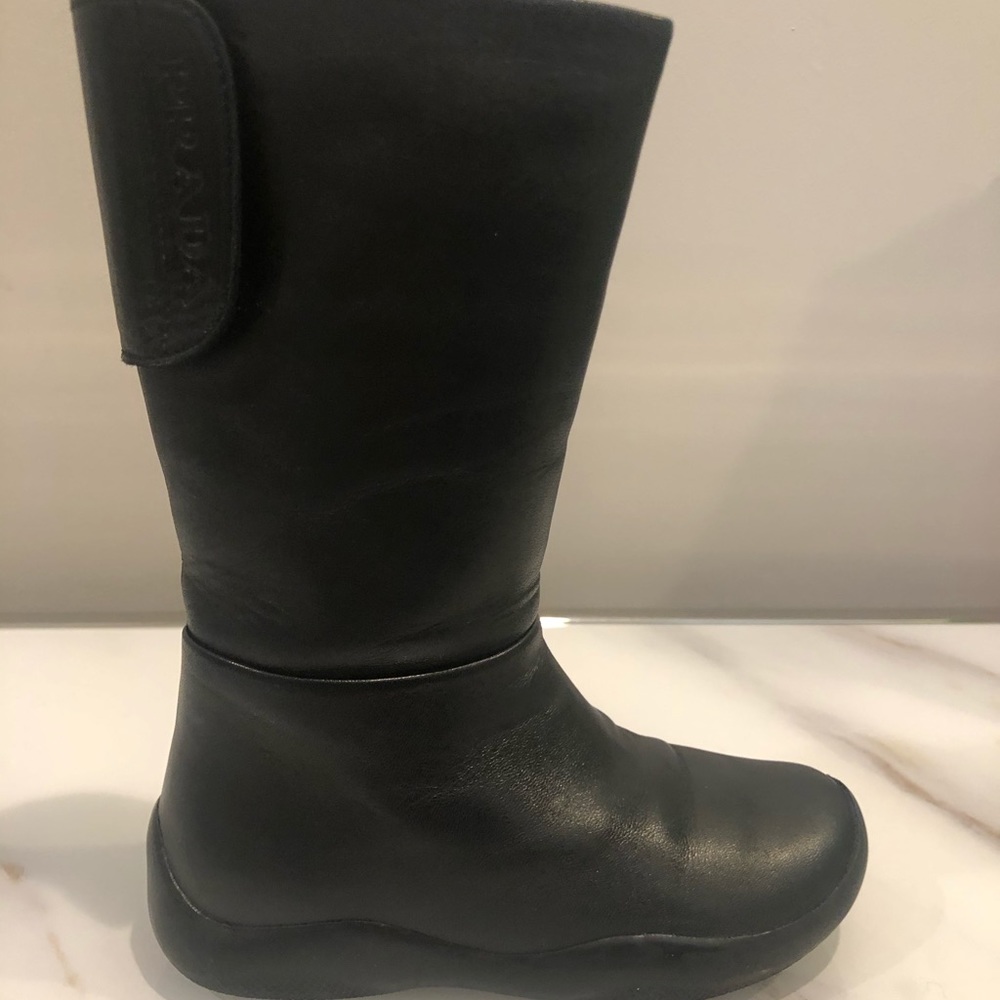 Prada girls black boots size 25
